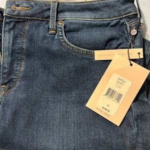 NWT NYDJ AminSkinny size 10 in Cooper